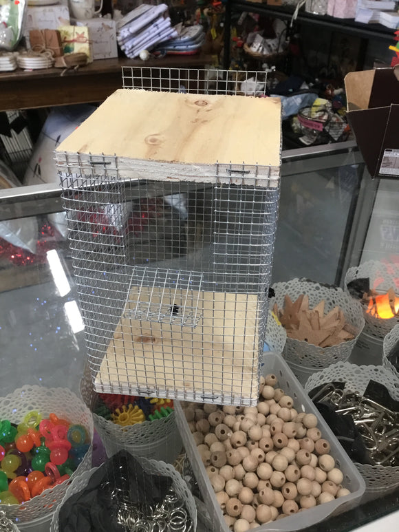 Nesting cube for small birds